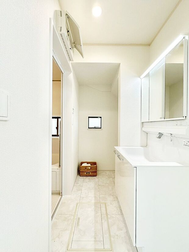 キッチンとの動線を考慮した水廻り集中設計で忙しい時間の家事もラクラク