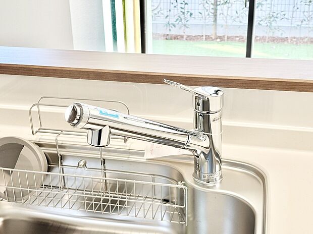 いつでも清潔なおいしいお水を。一つの水栓で水道水と浄水を使い分け。