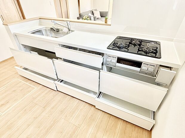 使いやすさを優先したスライド式収納タイプ！