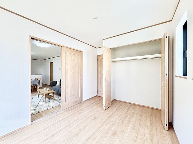 リビング隣接の洋室は個室としても利用できます