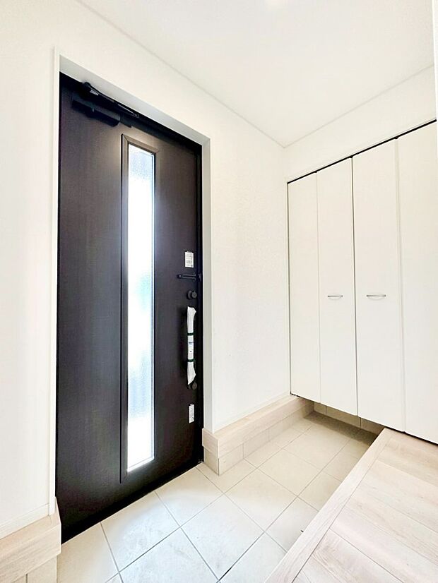 散らかりがちな玄関もスッキリの玄関収納付