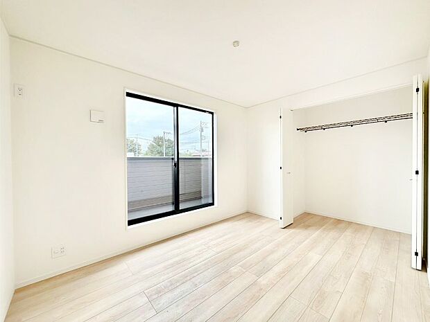 明るいバルコニーサイドに洋室を設置。目覚めの良い寝室に。