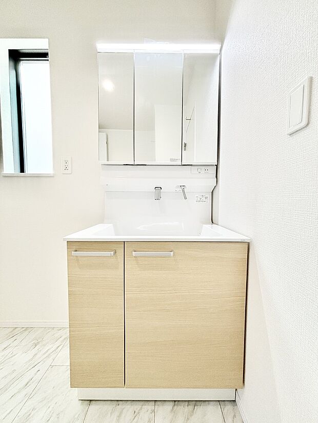 収納力と機能性に優れた洗面化粧台