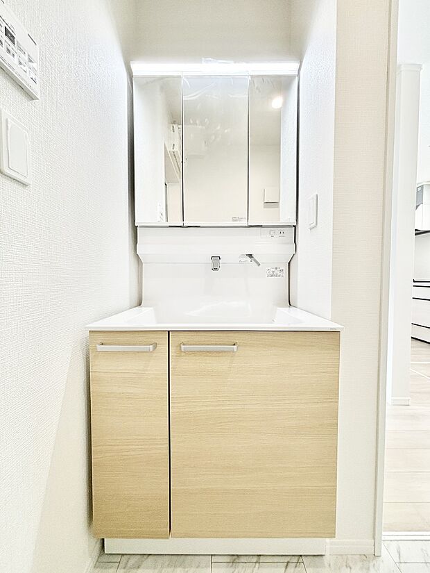 収納力と機能性に優れた洗面化粧台