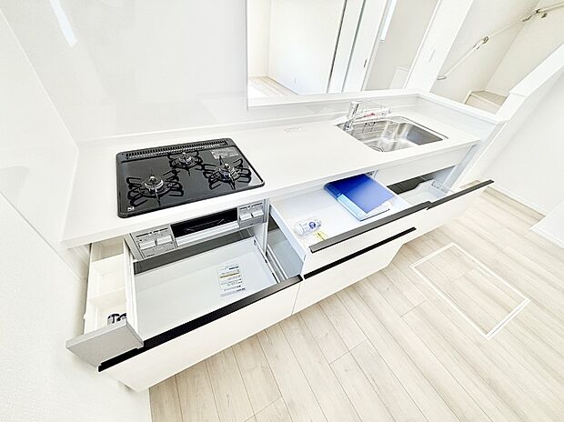 使いやすさを優先したスライド式収納タイプ！