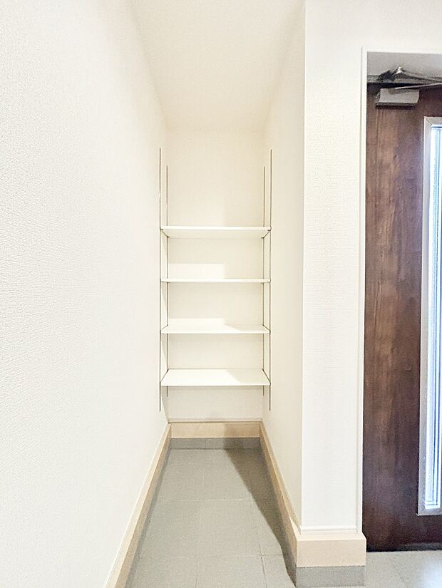 大きなものも片付く土間収納付きで、いつでも玄関はスッキリ