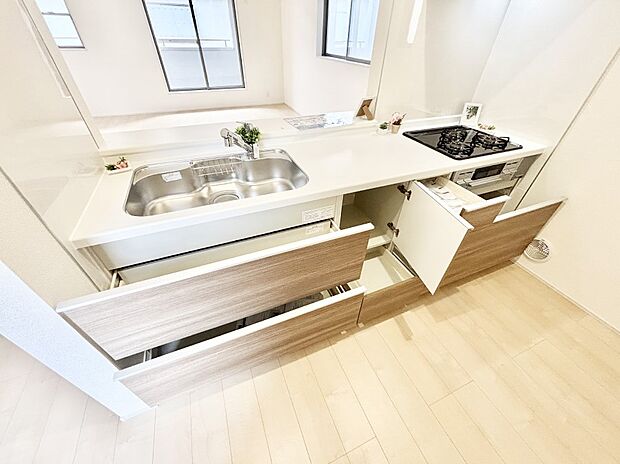 使いやすさを優先したスライド式収納タイプ!