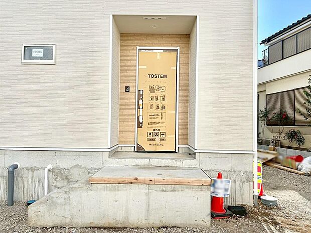 大切な家族、来客を出迎える玄関。