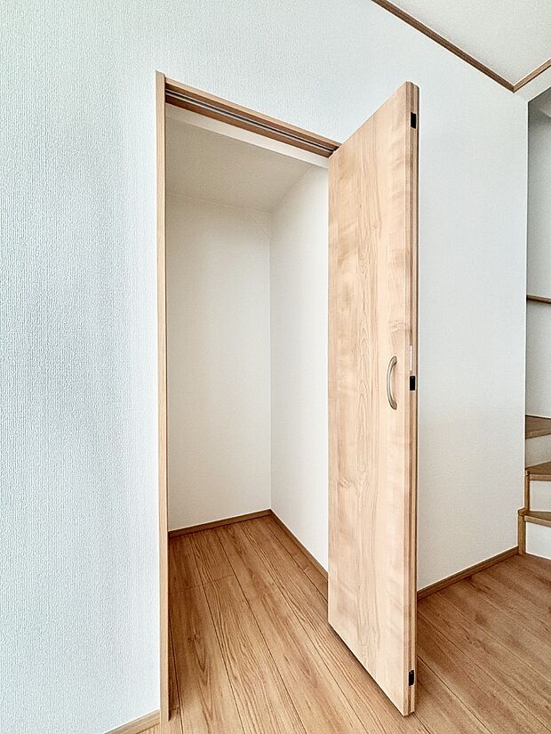 リビング収納。散らかりがちなリビングもスッキリと保てますね。