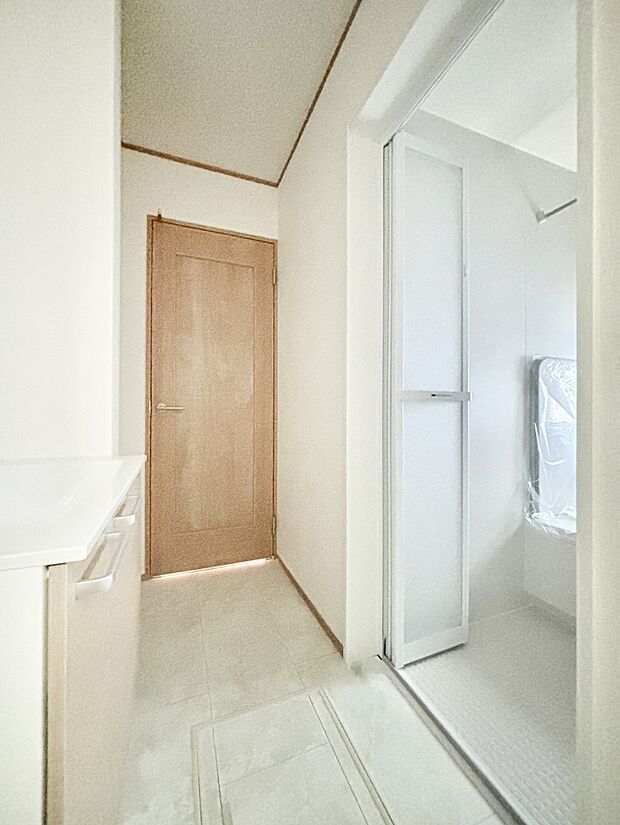 身支度もスムーズにおこなえる脱衣場      