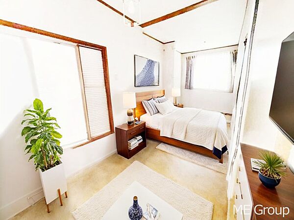 窓から入り込む陽光がお部屋全体を優しく包み込みます！　※家具はCGです