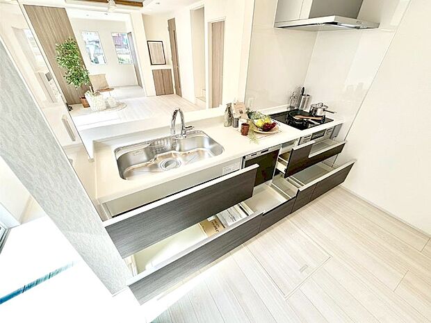 使いやすさを優先したスライド式収納タイプ!