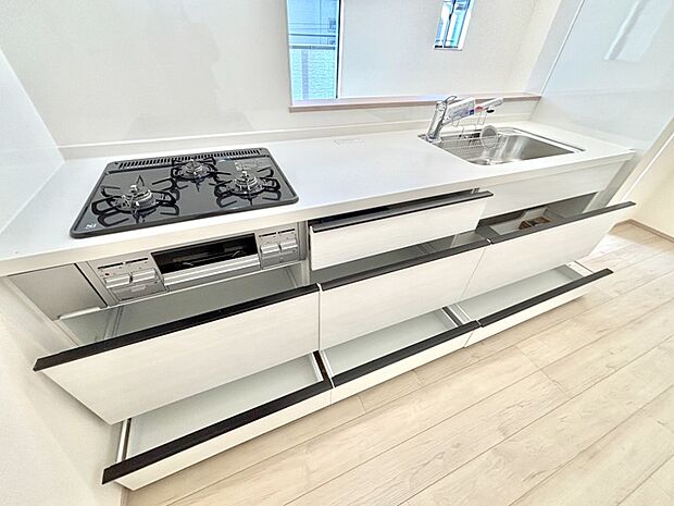 使いやすさを優先したスライド式収納タイプ！