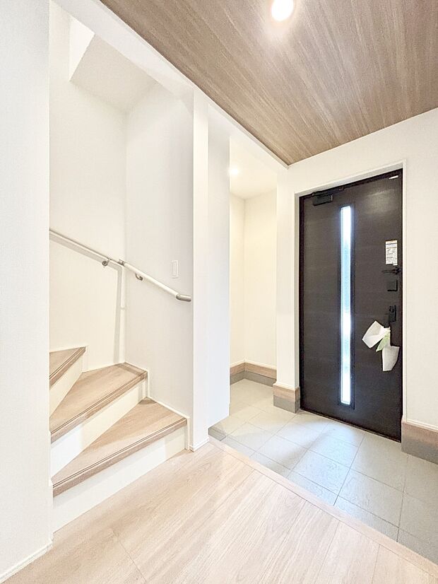 明るい玄関はお客様をお出迎えするのにぴったりです!