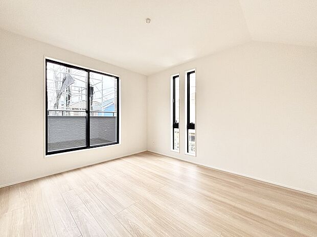 窓からのやさしい光が心地よいプライベートルーム