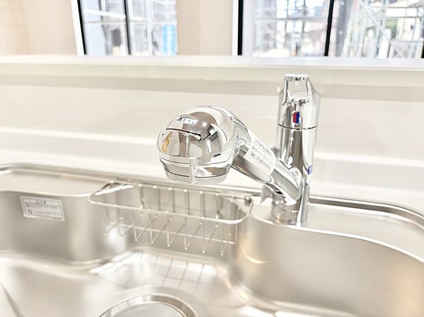 いつでも清潔なおいしいお水を。一つの水栓で水道水と浄水を使い分け。