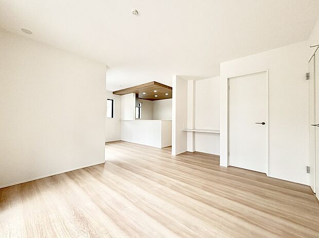 家族の笑顔が自然と生まれてくる、そんな雰囲気のダイニングに仕上がっています。