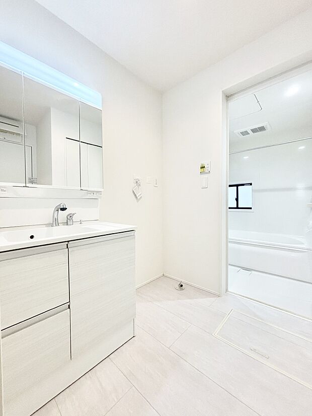 広々とゆとりのあるランドリースペース。