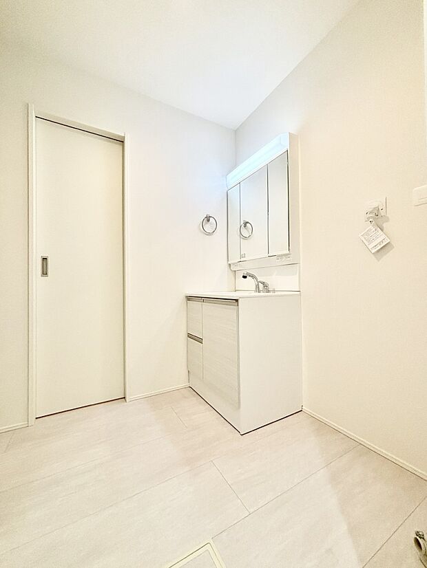 清潔感のある快適空間です。毎日の身支度も気持ち良くお使い頂けます。