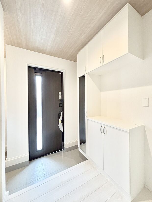 飾り棚を利用して、お越しいただくお客様をおもてなしできます。