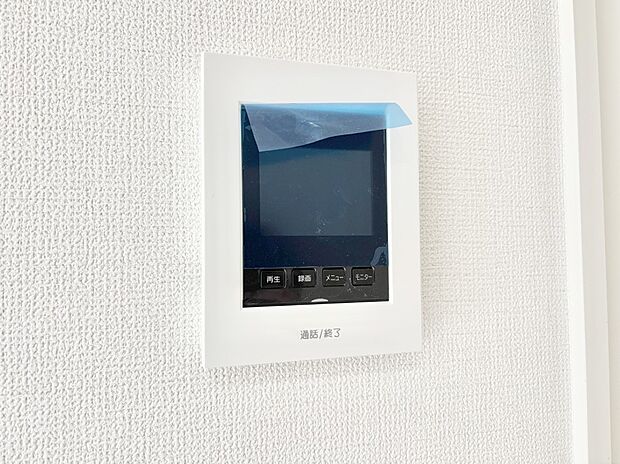 訪問者が一目でわかる安心のＴＶモニター付きインターホン。 