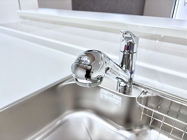 いつでも清潔なおいしいお水を。一つの水栓で水道水と浄水を使い分け。