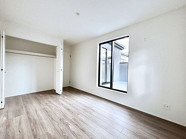 使いやすい形でベットや家具の置き方にも困ることもありません。 