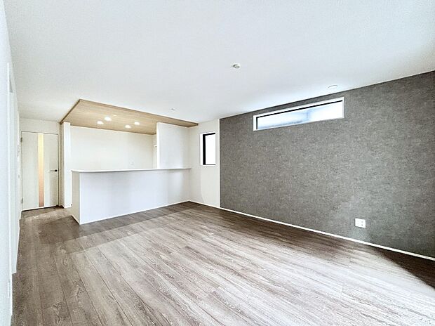 家族の笑顔が自然と生まれてくる、そんな雰囲気のダイニングに仕上がっています。