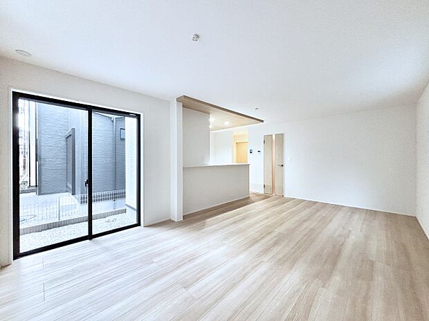 日当たりのいいリビングでゆったりとしたティータイムを! お気に入りのグリーンを飾れば更に心地よさがアップ!