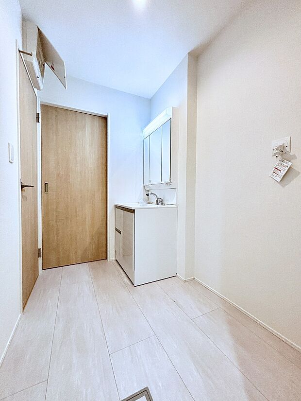 清潔感のある快適空間です。毎日の身支度も気持ち良くお使い頂けます。