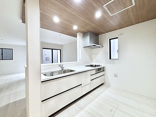 料理をしながらでもご家族との会話を楽しめる対面キッチン