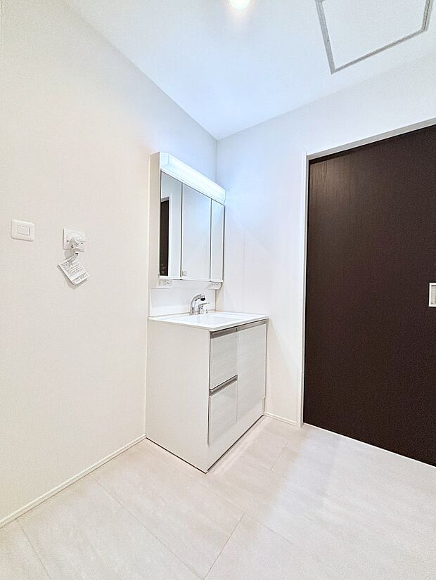 清潔感のある快適空間です。毎日の身支度も気持ち良くお使い頂けます。 