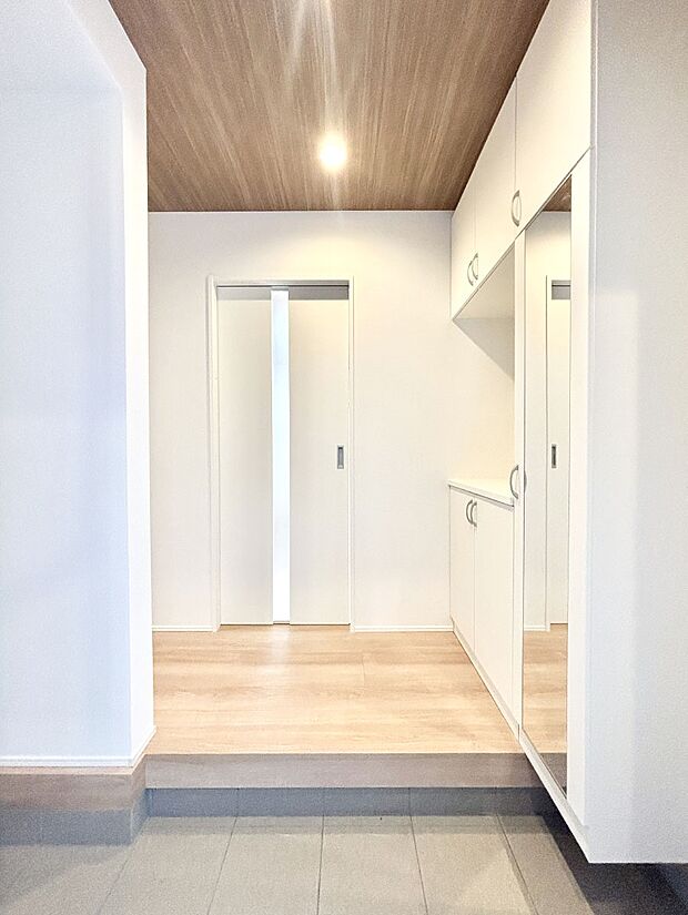 家族の帰宅やお客様をあたたかく迎える玄関