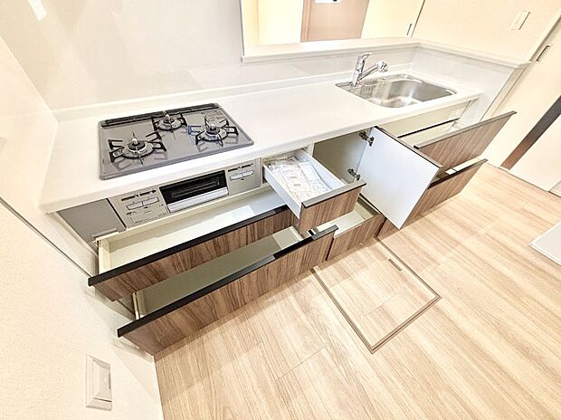 使いやすさを優先したスライド式収納タイプ！