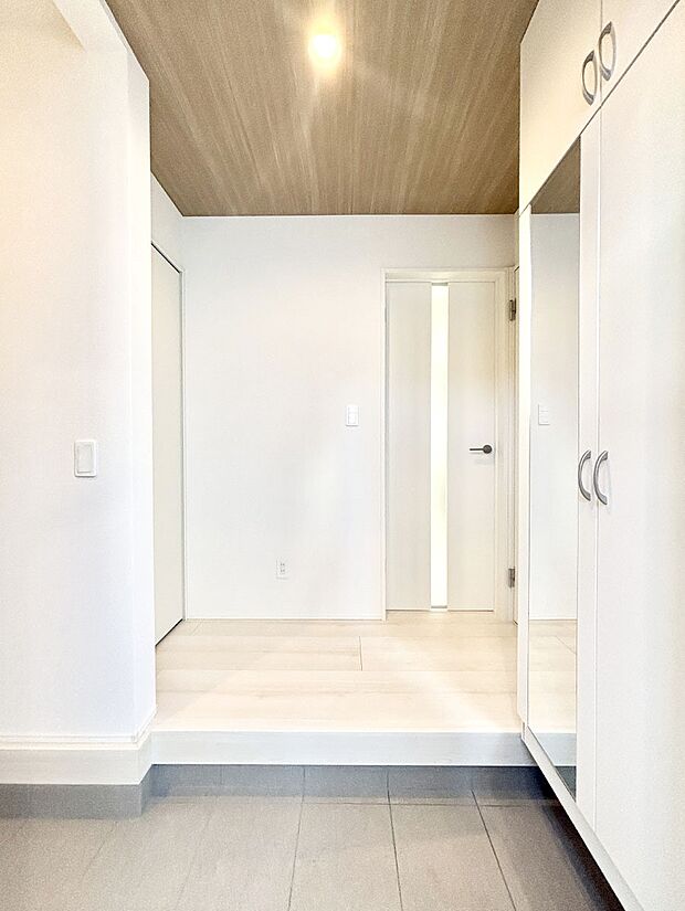 家族の帰宅やお客様をあたたかく迎える玄関  