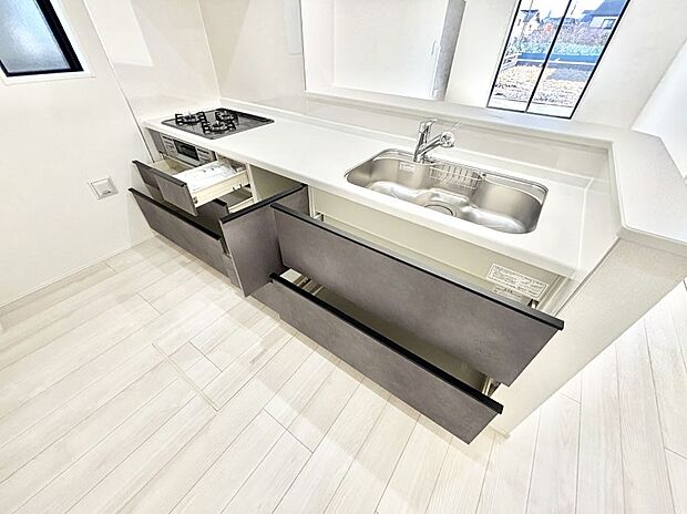 使いやすさを優先したスライド式収納タイプ！