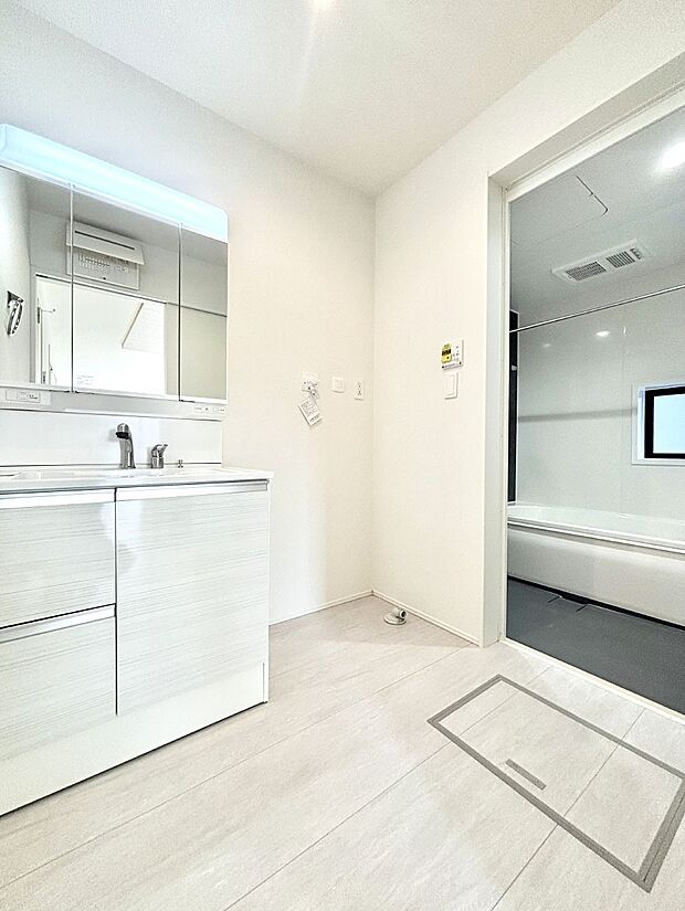 清潔感のある快適空間です。毎日の身支度も気持ち良くお使い頂けます。