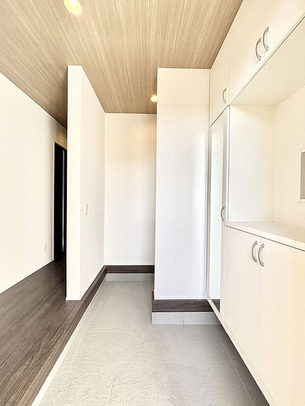 家族の帰宅やお客様をあたたかく迎える玄関