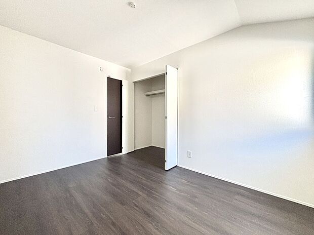 子供部屋にもおすすめな収納スペースたっぷりの居室