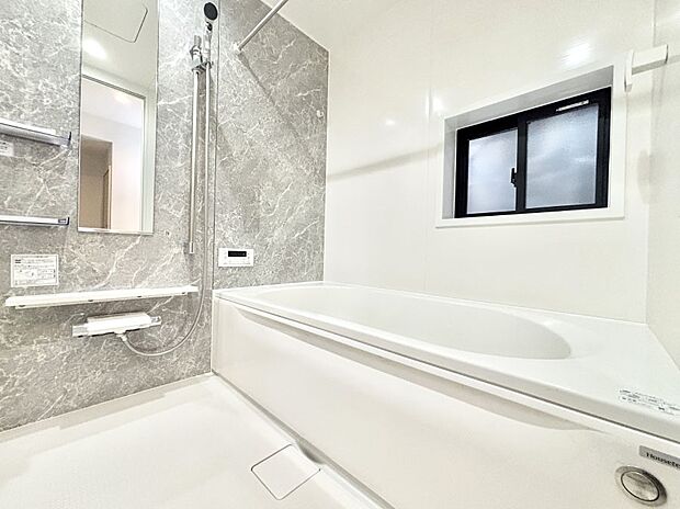 落ち着いた雰囲気でゆっくりお寛ぎいただけるバスルーム