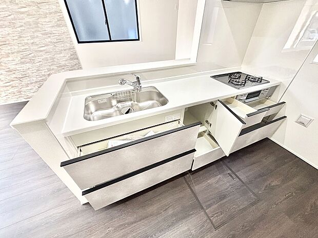 使いやすさを優先したスライド式収納タイプ！