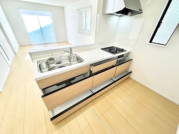 使いやすさを優先したスライド式収納タイプ！