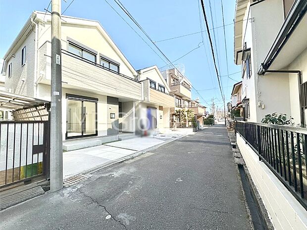 前面道路はきちんと整備されています  