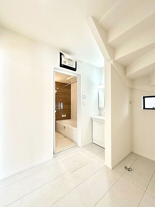 清潔感のある快適空間です。毎日の身支度も気持ち良くお使い頂けます。 