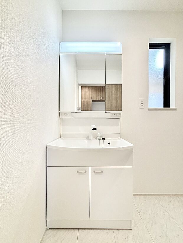 収納力と機能性に優れた洗面化粧台