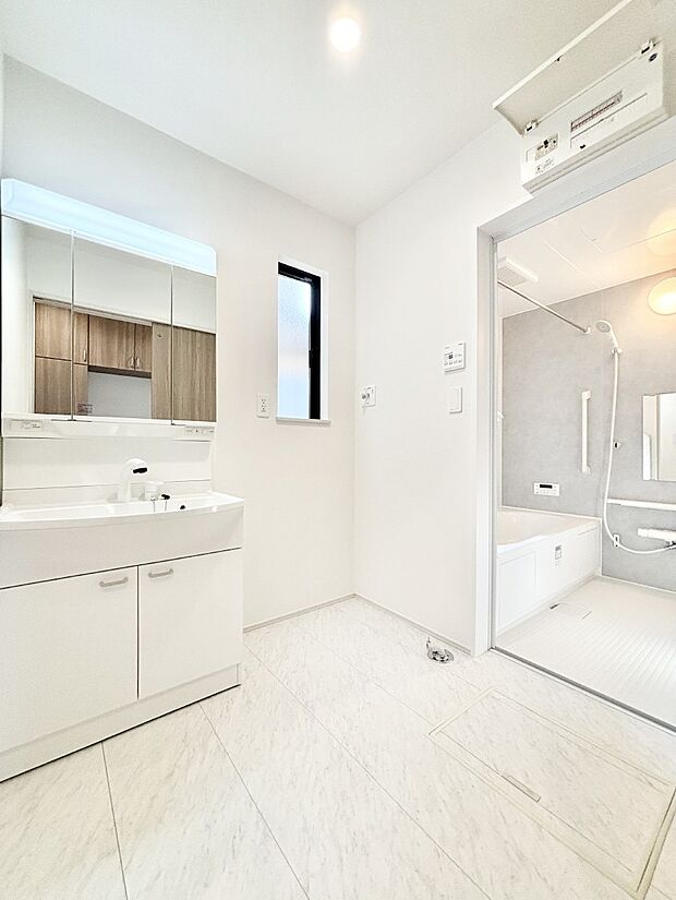 清潔感のある快適空間です。毎日の身支度も気持ち良くお使い頂けます。 