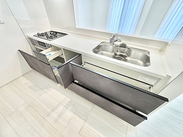 使いやすさを優先したスライド式収納タイプ！