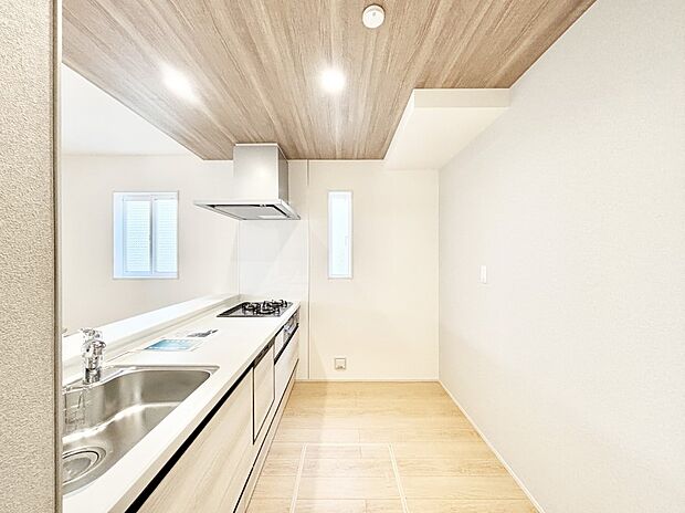 広々とした使い勝手の良いキッチンで日々のお料理も楽しくなりそう