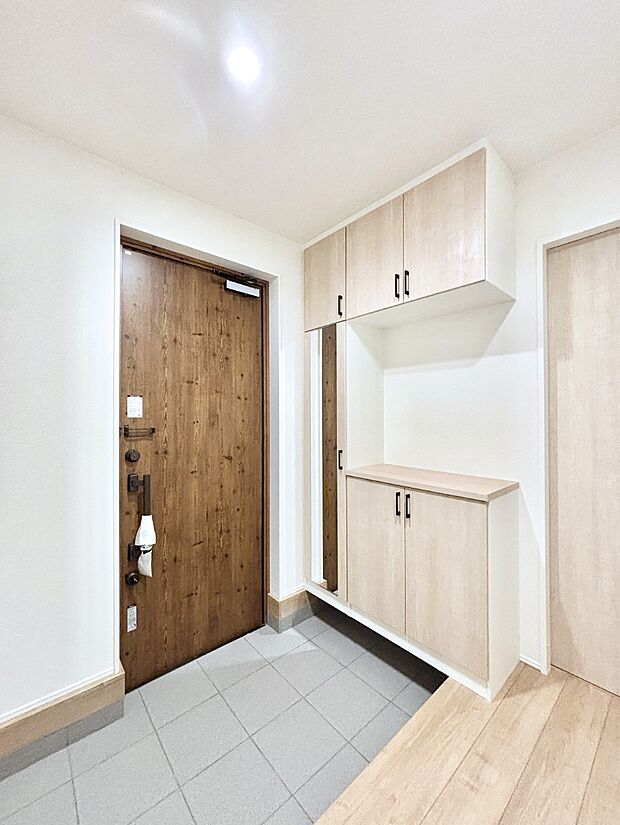 飾り棚を利用して、お越しいただくお客様をおもてなしできます。