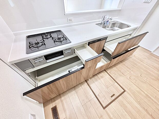 使いやすさを優先したスライド式収納タイプ！